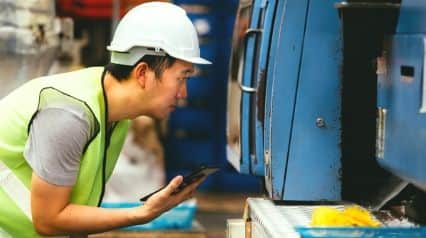 el ingeniero realiza la prueba de aceptación en fábrica con el dispositivo móvil|el ingeniero realiza la prueba de aceptación en fábrica||Plantilla de pruebas FAT